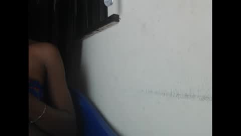 Snapshot of creamyxmuffin chatting on March 6, 2:09 am creamyxmuffin online show from March 6, 2:09 am