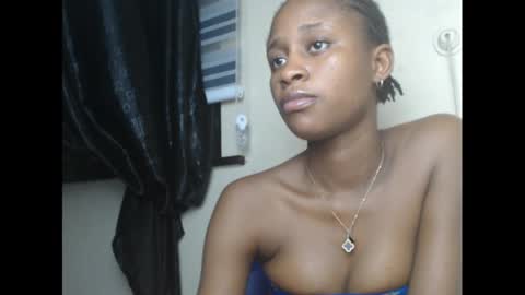 Snapshot of creamyxmuffin chatting on March 8, 12:00 am creamyxmuffin online show from March 8, 12:00 am