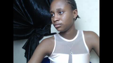 Snapshot of creamyxmuffin chatting on March 10, 4:28 am creamyxmuffin online show from March 10, 4:28 am