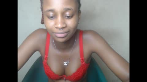 Snapshot of creamyxmuffin chatting on September 13, 10:48 am creamyxmuffin online show from September 13, 10:48 am