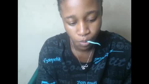 Snapshot of creamyxmuffin chatting on September 15, 6:24 am creamyxmuffin online show from September 15, 6:24 am