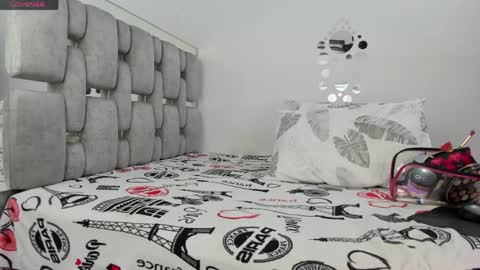Snapshot of criistal_0 chatting on April 17, 1:08 am criistal_0 online show from April 17, 1:08 am