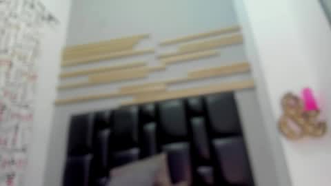 criistal_castro online show from May 15, 12:45 pm
