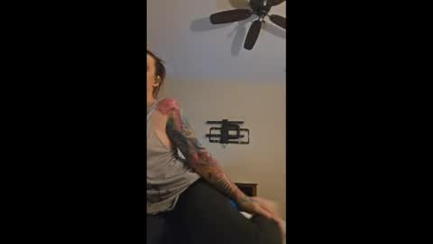 crimsongingerale online show from April 1, 8:17 pm