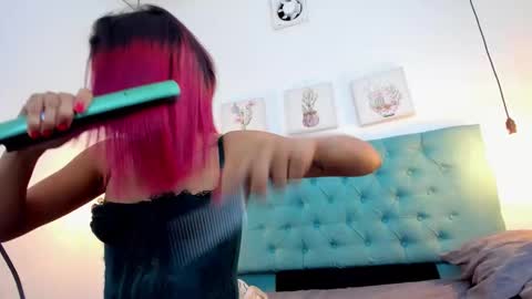 cris_dulce online show from December 14, 7:40 pm