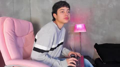 Snapshot of cris_sasha chatting on March 25, 11:49 am cris sasha online show from March 25, 11:49 am