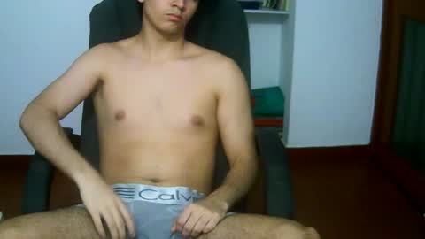 Snapshot of crisexy3 chatting on June 30, 4:57 am crisexy3 online show from June 30, 4:57 am