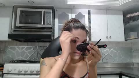 Snapshot of crisozzz chatting on May 24, 5:29 pm Cristina Onazis online show from May 24, 5:29 pm