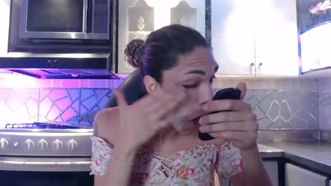 Snapshot of crisozzz chatting on May 25, 5:52 pm Cristina Onazis online show from May 25, 5:52 pm