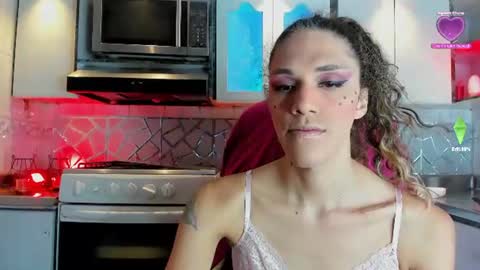 Snapshot of crisozzz chatting on June 10, 7:13 pm Cristina Onazis online show from June 10, 7:13 pm