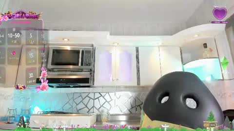 Snapshot of crisozzz chatting on June 14, 5:37 pm Cristina Onazis online show from June 14, 5:37 pm