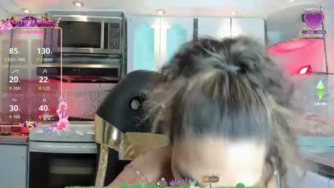 Snapshot of crisozzz chatting on June 15, 6:10 pm Cristina Onazis online show from June 15, 6:10 pm