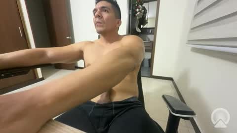 Snapshot of crispin_789 chatting on April 16, 2:01 am crispin_789 online show from April 16, 2:01 am