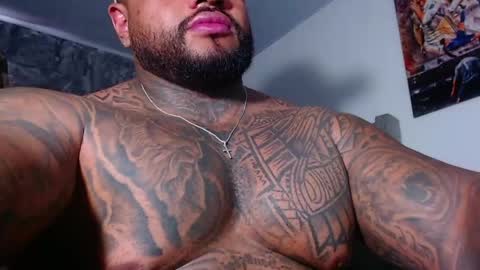 criss_zanders202 online show from May 19, 5:52 pm