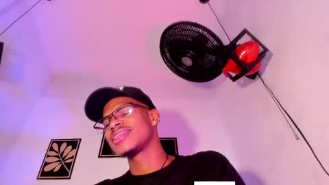criss_zuri online show from May 11, 12:00 pm