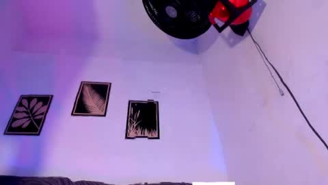 criss_zuri online show from May 11, 4:04 pm