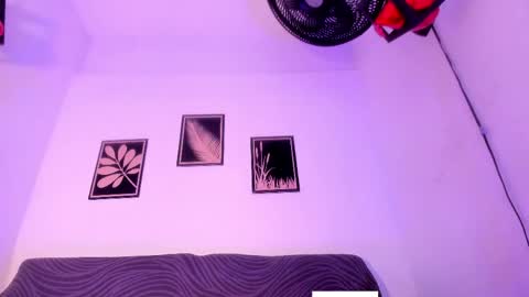 criss_zuri online show from May 12, 11:40 am
