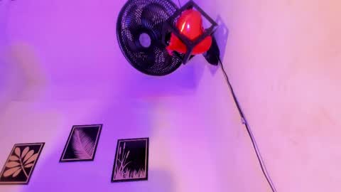 criss_zuri online show from May 19, 11:49 am