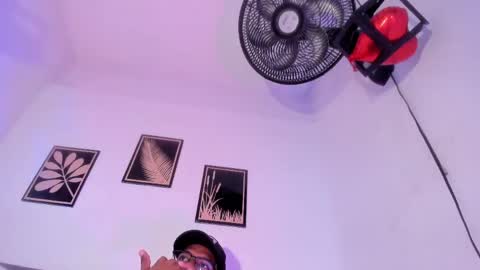 criss_zuri online show from May 21, 11:50 am