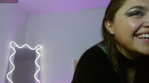 Snapshot of crisstal_tay chatting on October 1, 4:29 am Cris online show from October 1, 4:29 am