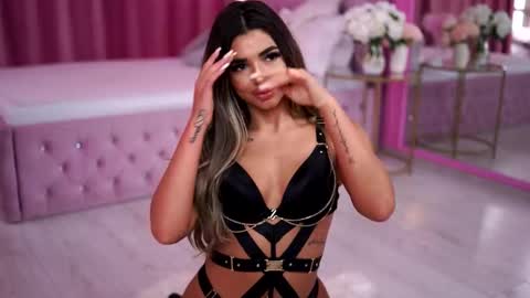 Snapshot of crisstyblair chatting on February 21, 1:01 pm Crissy online show from February 21, 1:01 pm