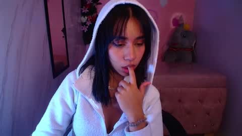 Snapshot of cristal1_ch chatting on October 18, 11:00 am cristal1_ch online show from October 18, 11:00 am