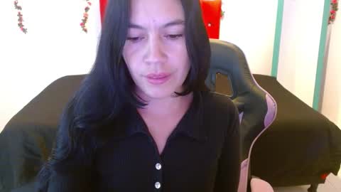 Snapshot of cristal541658 chatting on February 17, 12:45 pm cristal541658 online show from February 17, 12:45 pm