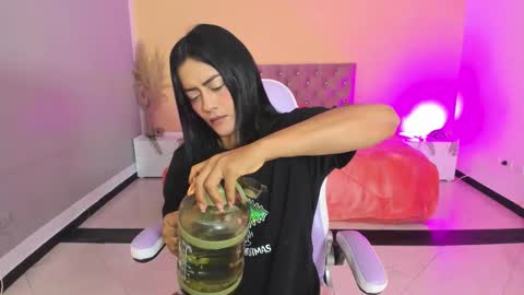 Snapshot of cristal_crossfit chatting on December 17, 10:10 am Cristal online show from December 17, 10:10 am