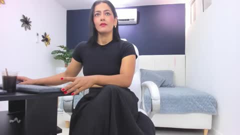 Snapshot of cristal_crossfit chatting on January 16, 6:23 pm Cristal online show from January 16, 6:23 pm