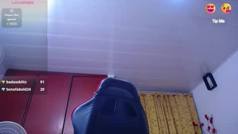 Snapshot of cristal_horny19 chatting on March 21, 8:19 am Milena online show from March 21, 8:19 am