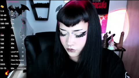 Cris online show from November 13, 6:07 pm