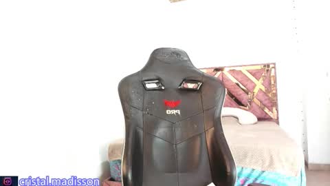 Snapshot of cristal_madissonn chatting on March 5, 10:39 pm cristal madissonn online show from March 5, 10:39 pm