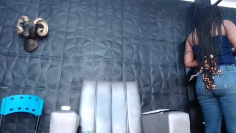 Snapshot of cristal_smith06 chatting on October 5, 12:14 pm Hanna online show from October 5, 12:14 pm