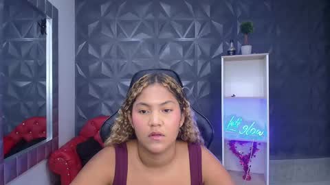 Snapshot of cristal_war chatting on February 13, 11:23 pm Cristal online show from February 13, 11:23 pm