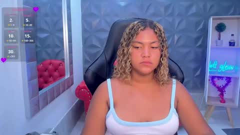 Snapshot of cristal_war chatting on March 25, 1:00 am Cristal online show from March 25, 1:00 am