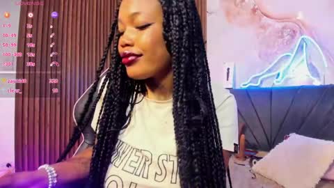 Snapshot of cristalbroke_tay chatting on May 19, 1:56 am Crystalbroke online show from May 19, 1:56 am