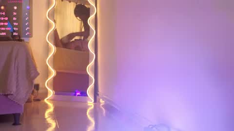 Snapshot of cristalbroke_tay chatting on August 8, 7:05 pm Crystalbroke online show from August 8, 7:05 pm