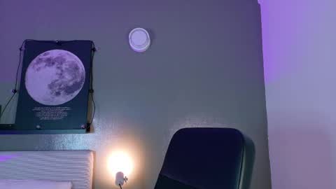 Snapshot of cristalcornner_ chatting on September 19, 7:47 pm Nicole Connection time 220pm-910pmCol online show from September 19, 7:47 pm