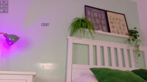 Snapshot of cristalcornner_ chatting on September 26, 7:40 pm Nicole Connection time 220pm-910pmCol online show from September 26, 7:40 pm