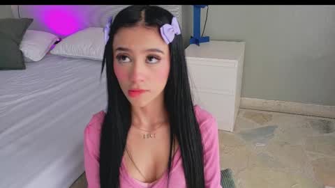 Snapshot of cristalcornner_ chatting on October 27, 7:40 pm Nicole Connection time 220pm-910pmCol online show from October 27, 7:40 pm