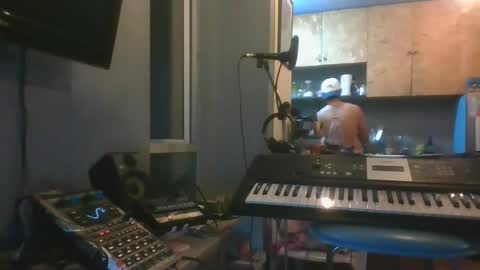 cristalcristo online show from May 19, 3:46 am