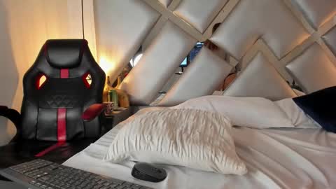 Snapshot of cristalevans_vc chatting on October 17, 5:48 pm cristalevans_vc online show from October 17, 5:48 pm