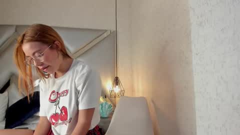 Snapshot of cristalevans_vc chatting on November 1, 4:20 pm cristalevans_vc online show from November 1, 4:20 pm