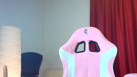 cristaleyess online show from January 12, 9:20 pm