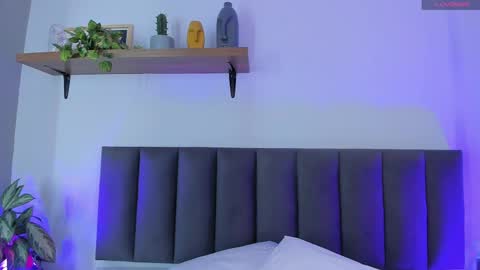 cristalfoxy_ online show from May 18, 7:41 pm