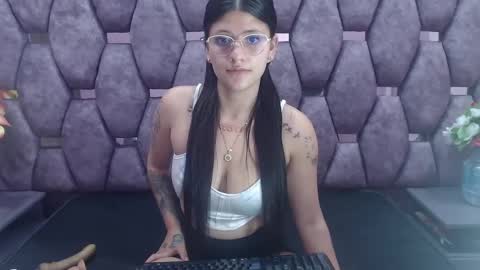 Snapshot of cristall_15 chatting on February 17, 3:04 am cristall_15 online show from February 17, 3:04 am