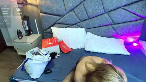 CRISTAL MILF online show from December 17, 7:26 pm