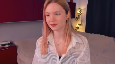 Snapshot of cristasires chatting on March 25, 12:22 pm Cristas online show from March 25, 12:22 pm