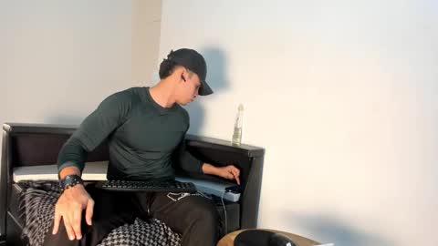 Snapshot of cristhian_wolf1 chatting on May 9, 12:27 am CRIS online show from May 9, 12:27 am