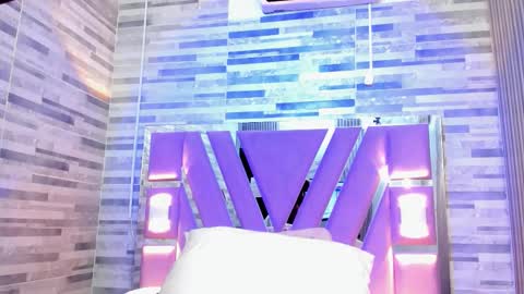 cristin  online show from November 15, 11:51 am